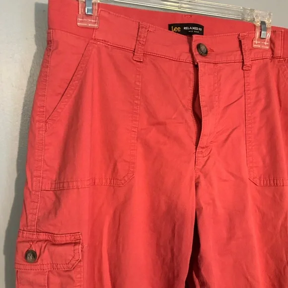 Lee relaxed fit mid rise capris, elastic waistband, 6 pockets, 10, EUC - Picture 5 of 11